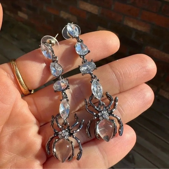 Gothic Spider Crystal Earrings - Picture 5 of 7